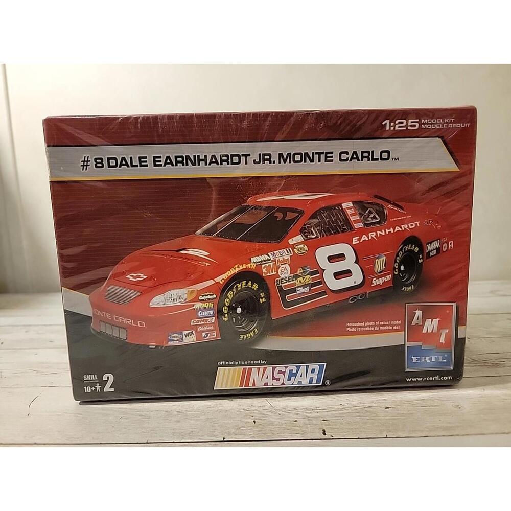 NEW**AMT 38089A Dale Earnhardt Jr #8 Monte Carlo NASCAR 2004 Model 1/25